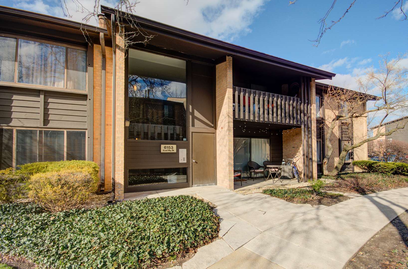6153 Knoll Way DR #203, Willowbrook, IL 60527