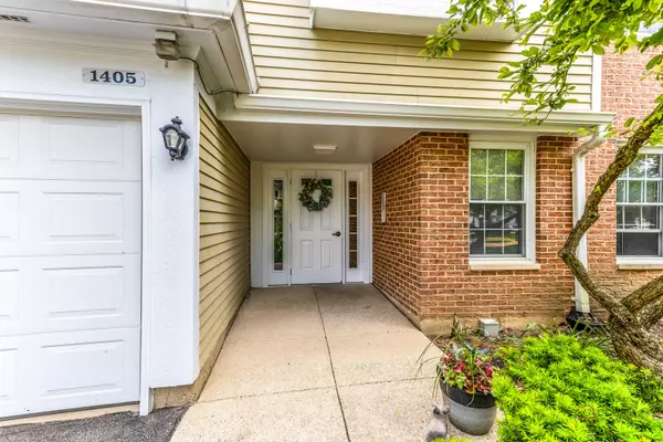 Mount Prospect, IL 60056,1405 Apricot CT #D
