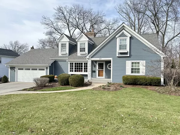 1117 E Forest AVE, Wheaton, IL 60187