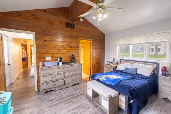 Aroma Park, IL 60910,104 N Division ST