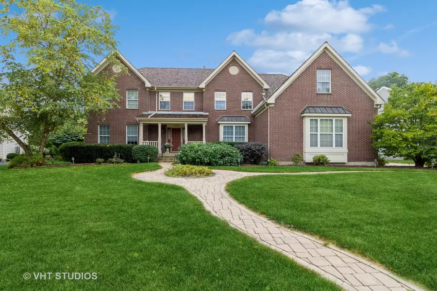 210 Bridle Path LN, Fox River Grove, IL 60021