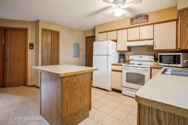 Addison, IL 60101,710 N Briar Hill LN #5