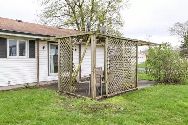 Wapella, IL 61777,1 Thomas CT