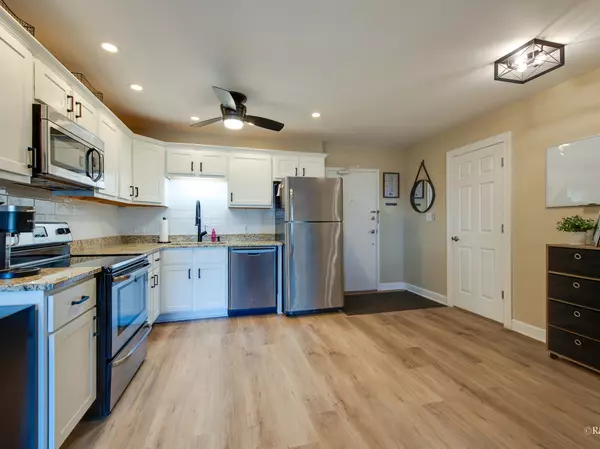 Bloomingdale, IL 60108,120 Lakeview DR #503
