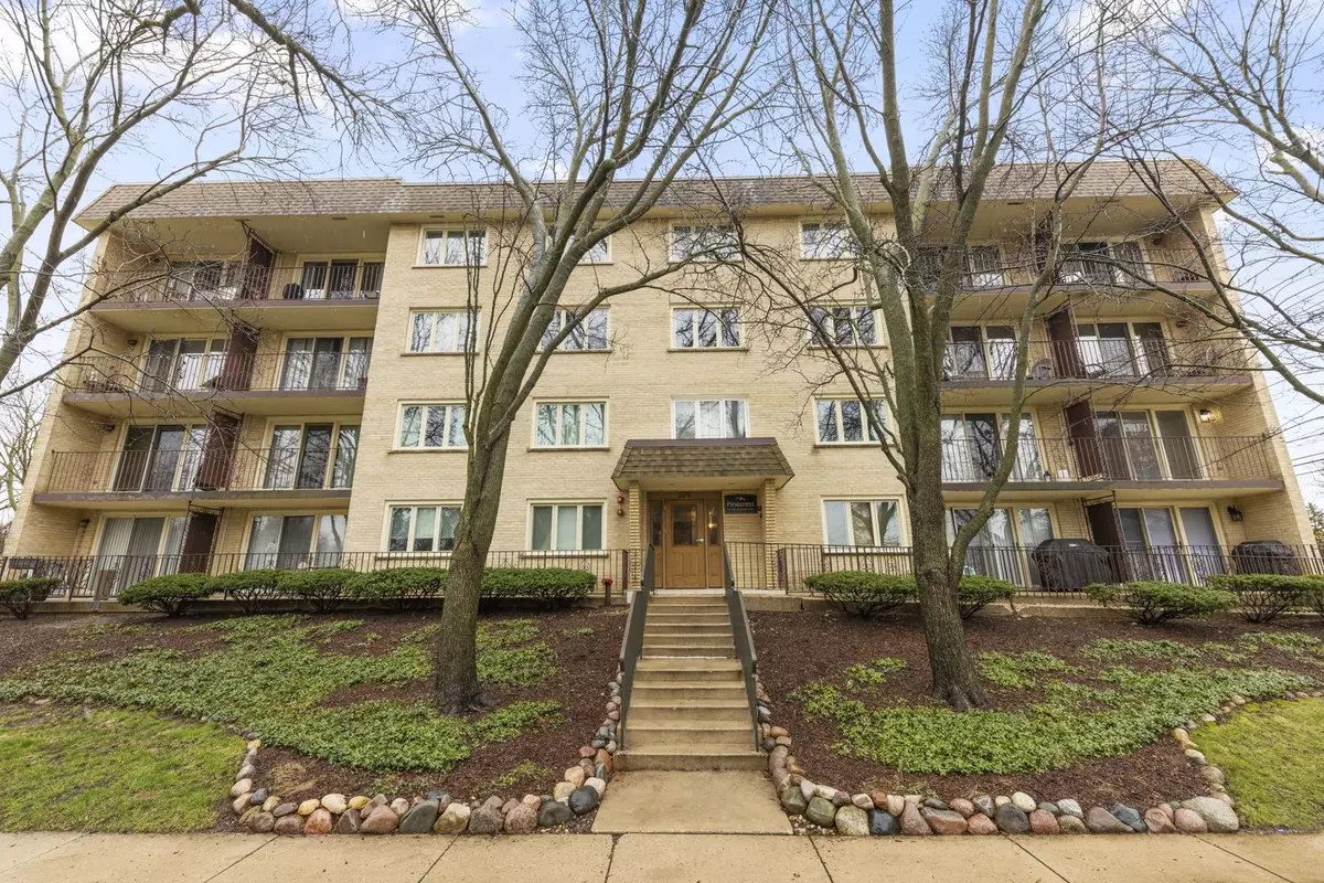 Arlington Heights, IL 60004,225 E Wing ST #302