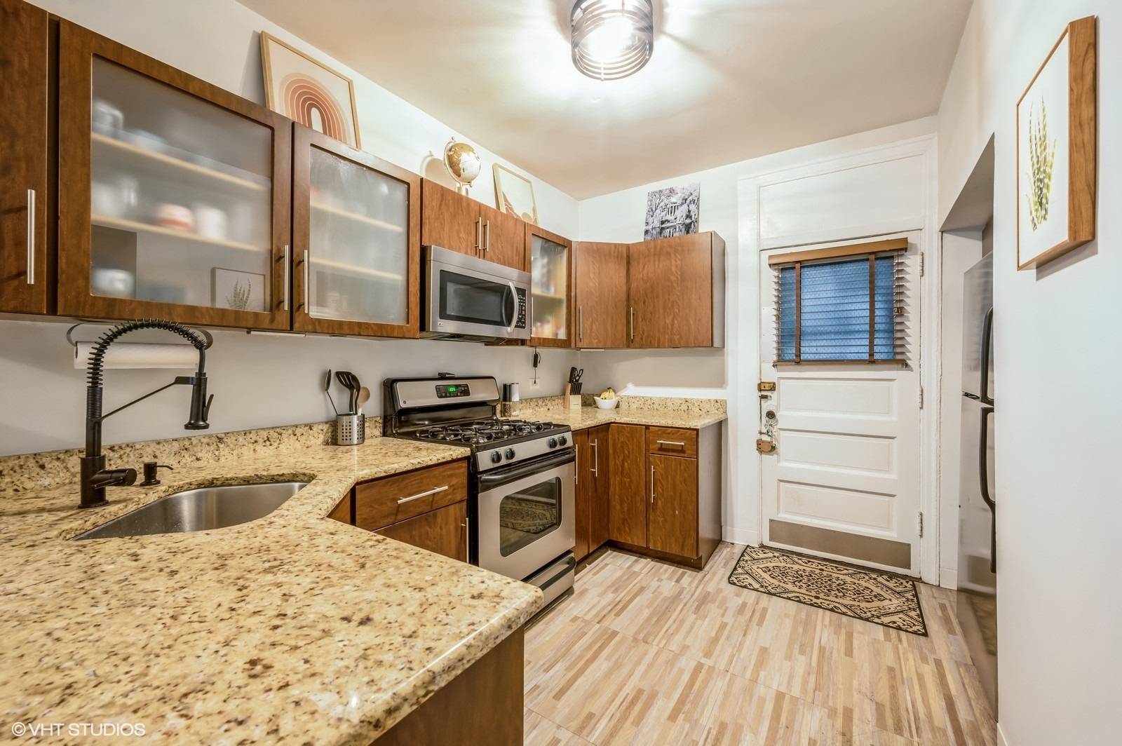 Chicago, IL 60657,529 W Brompton AVE #1S
