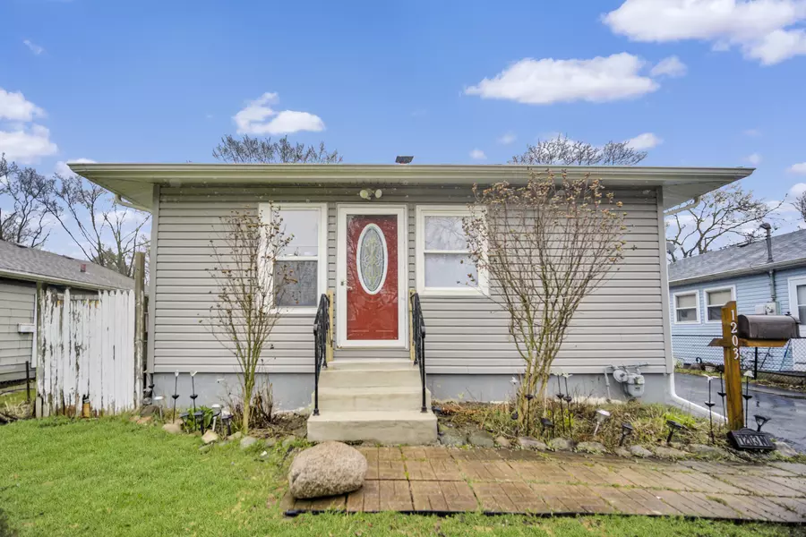 1203 New York ST, Waukegan, IL 60085