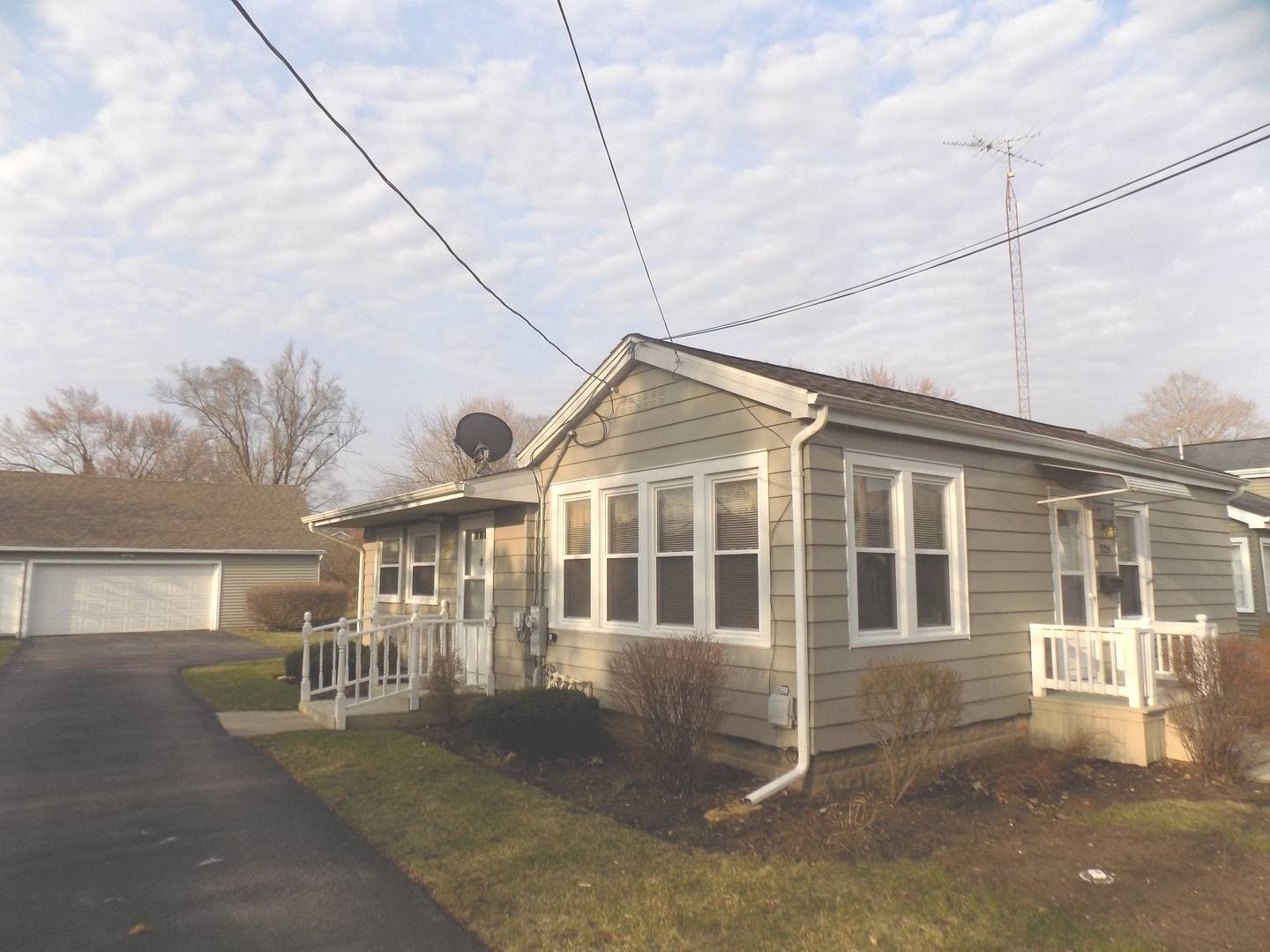 525 E Washington ST, Marengo, IL 60152