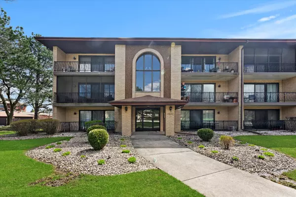 15647 Garden View CT #1A, Orland Park, IL 60462