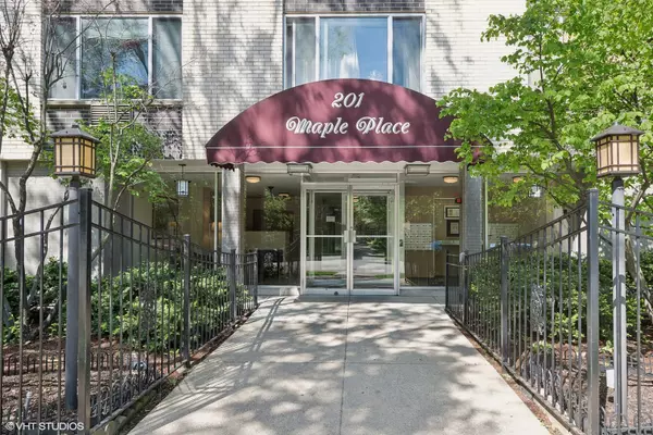 Oak Park, IL 60302,201 S Maple AVE #109