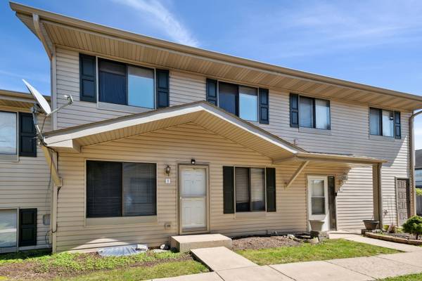 2S758 W Winchester CIR #2, Warrenville, IL 60555