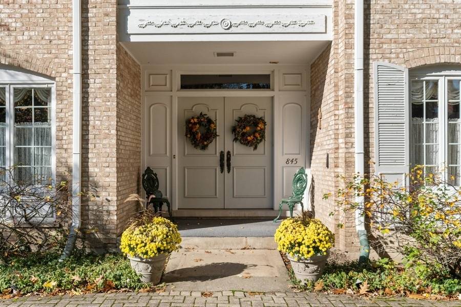 Winnetka, IL 60093,845 Glen Oak DR