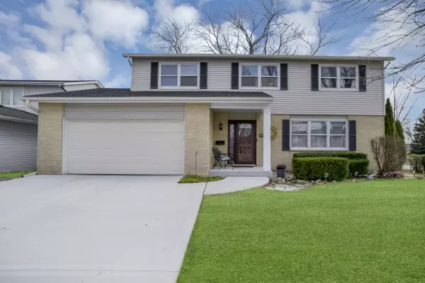 Mount Prospect, IL 60056,1831 W Willow LN