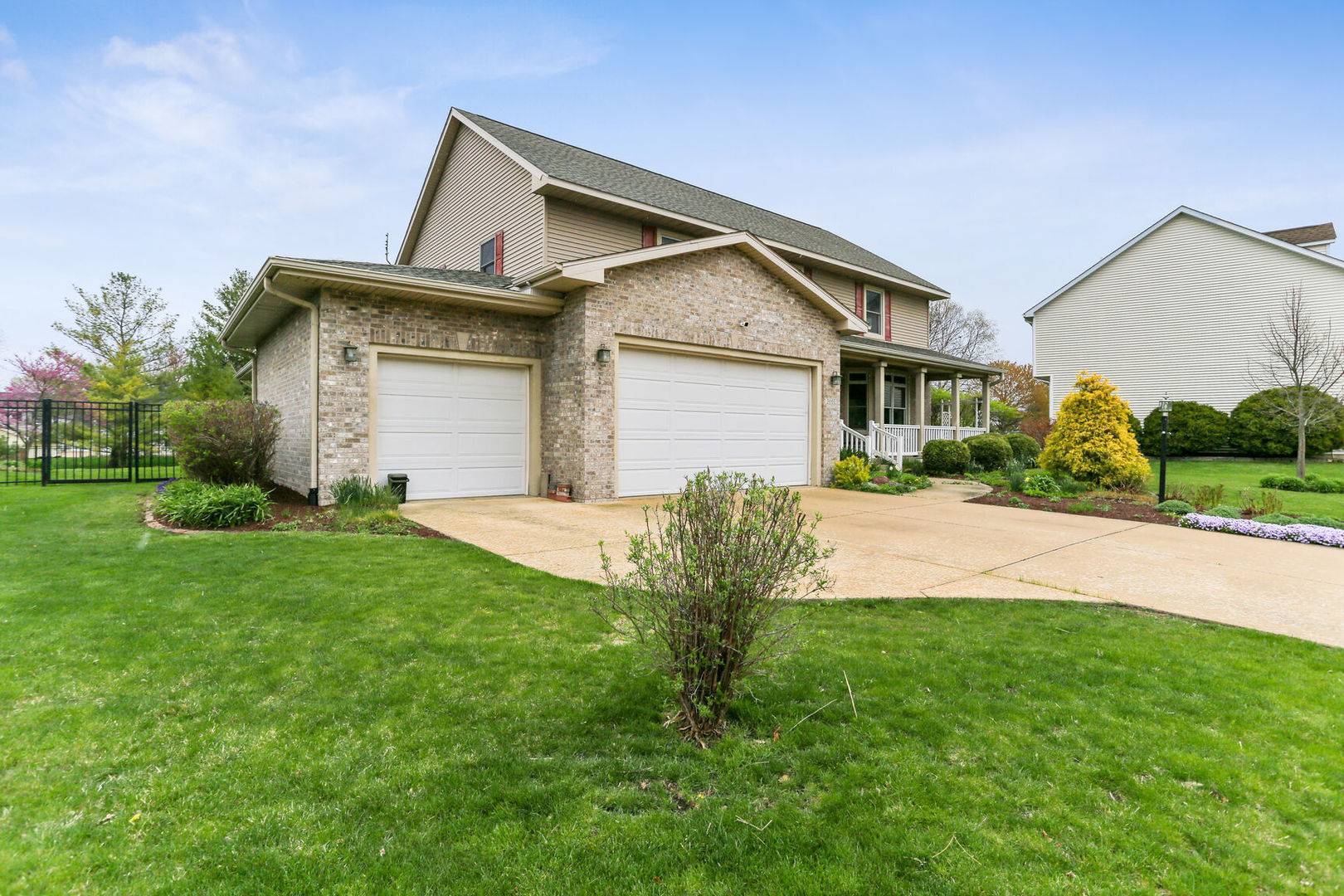 Champaign, IL 61822,3001 Weeping Cherry DR
