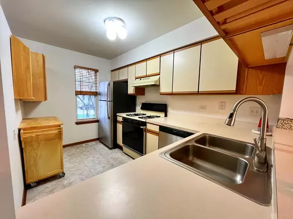 Aurora, IL 60504,234 Half Moon CIR