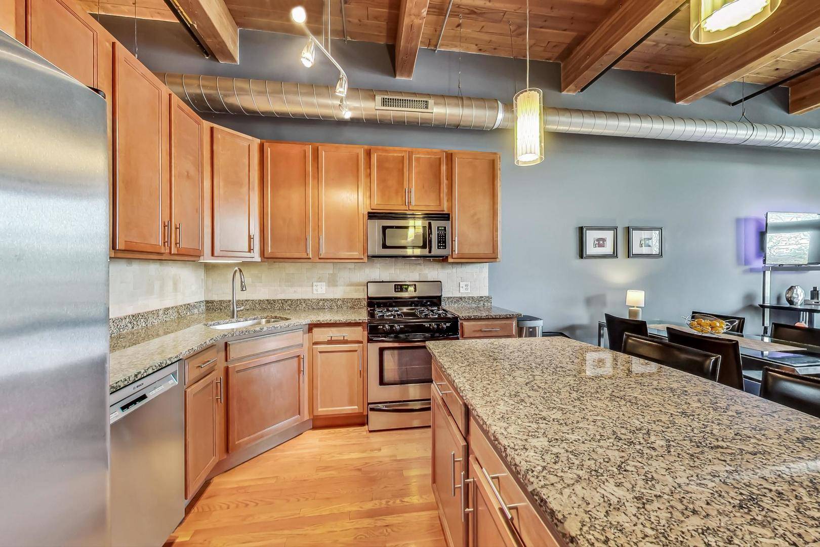 Chicago, IL 60618,3637 N Spaulding AVE #308