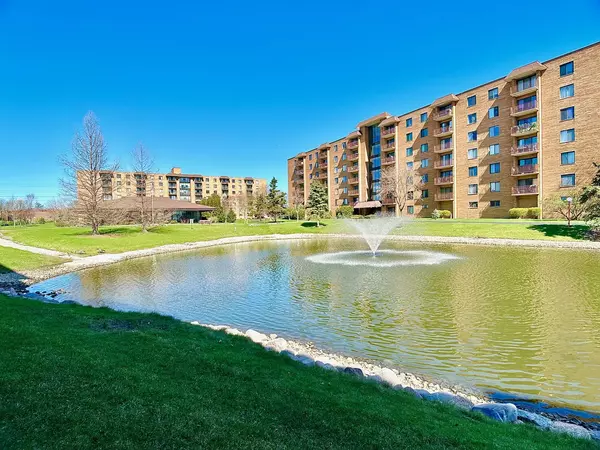 1777 W Crystal LN #704, Mount Prospect, IL 60056