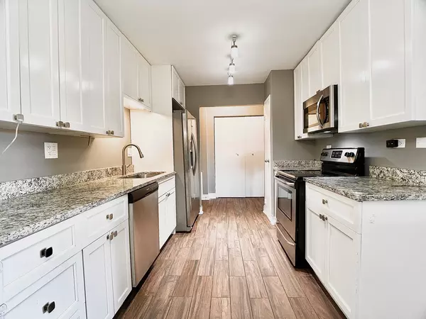 Mount Prospect, IL 60056,1777 W Crystal LN #704