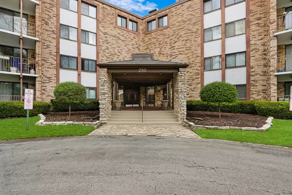 250 W Parliament PL #115, Mount Prospect, IL 60056