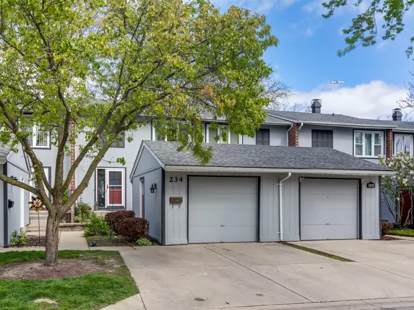 234 Driftwood LN, Bloomingdale, IL 60108