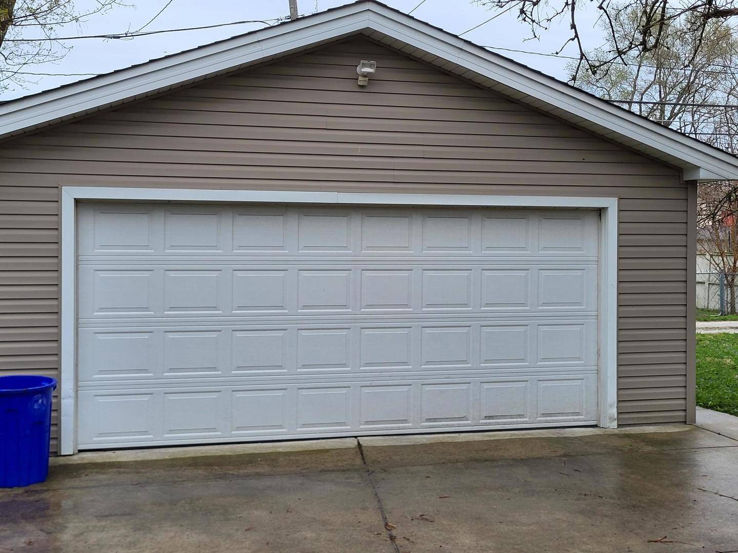 Lyons, IL 60534,4041 AMELIA AVE