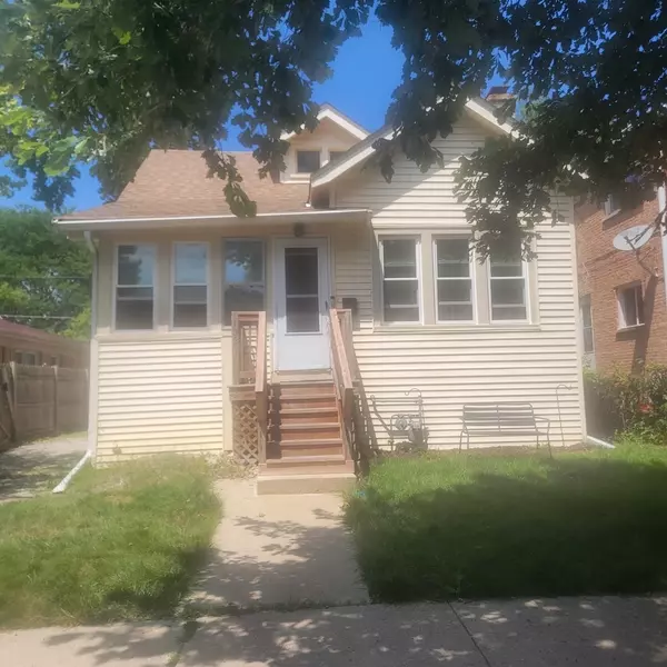 2211 Foster ST, Evanston, IL 60201