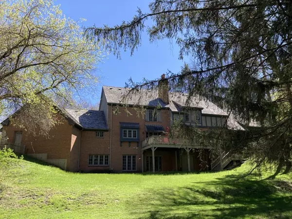 Barrington Hills, IL 60010,303 Ridge RD