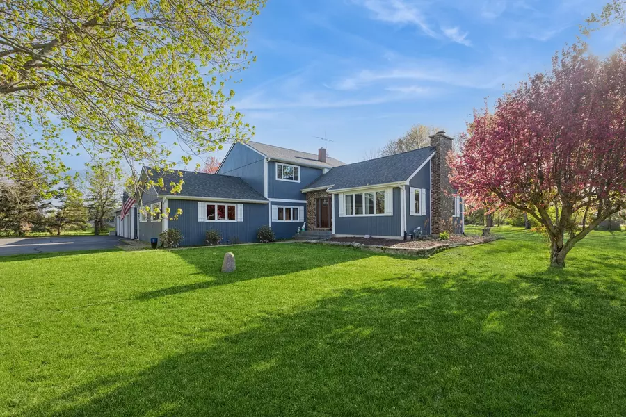 17N921 Mary CIR, Gilberts, IL 60136