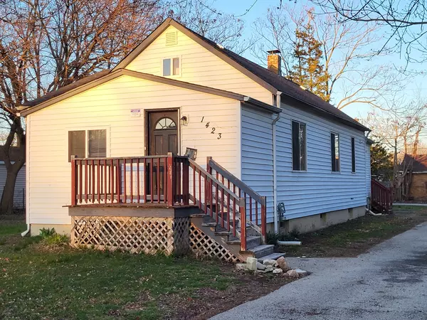 1423 Seymour AVE, North Chicago, IL 60064