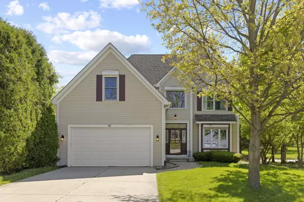 10 Briargate CIR, Sugar Grove, IL 60554