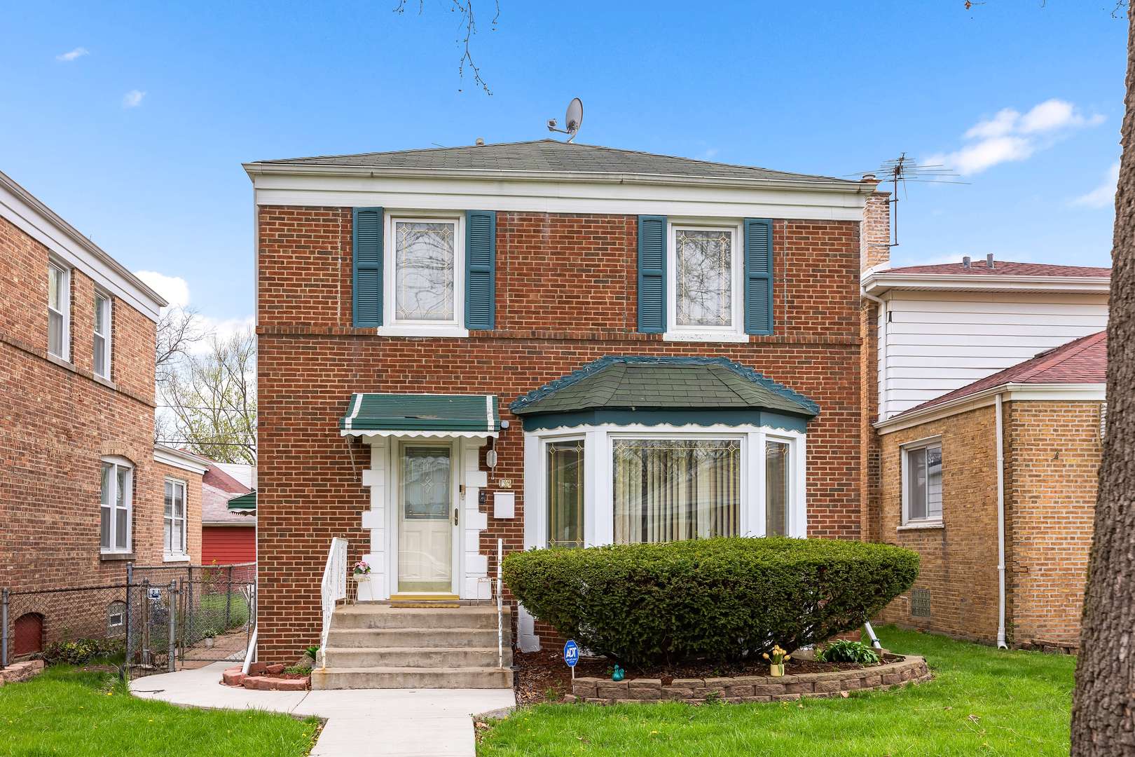132 Linden AVE, Bellwood, IL 60104