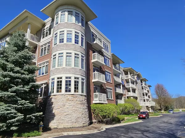 Vernon Hills, IL 60061,425 Benjamin DR #404
