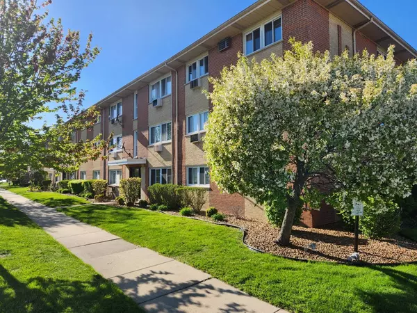 4430 W 111th ST #6, Oak Lawn, IL 60453