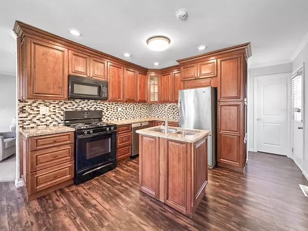 Round Lake Beach, IL 60073,607 Lilac CT