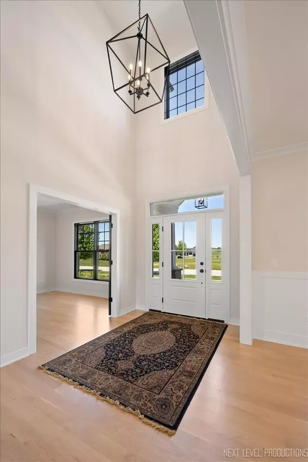 Geneva, IL 60134,3452 Blazing Star CT