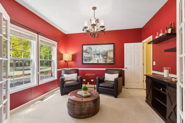 Algonquin, IL 60102,285 Buckingham DR