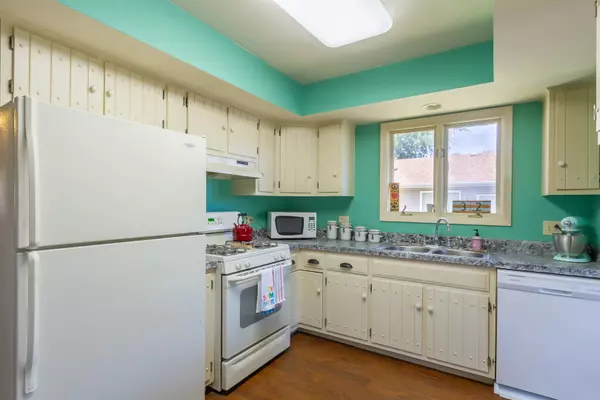 312 Dartmouth DR Elgin, IL 60123