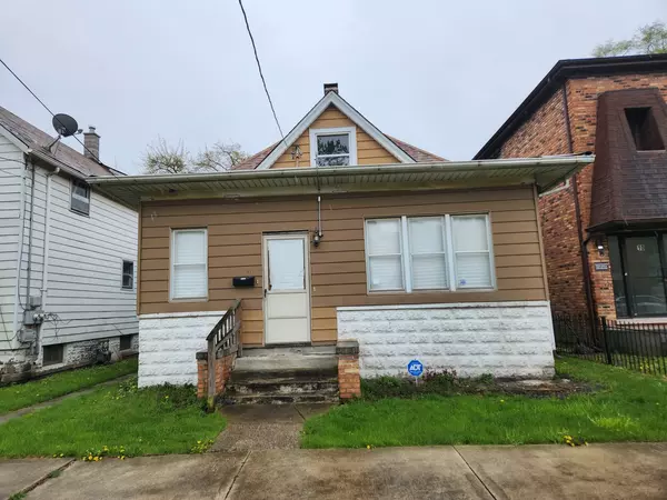 8 W 137th PL, Riverdale, IL 60827