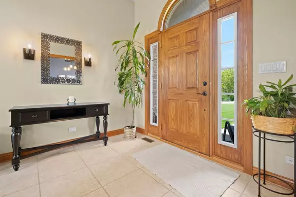 Spring Grove, IL 60081,8775 Country Shire LN