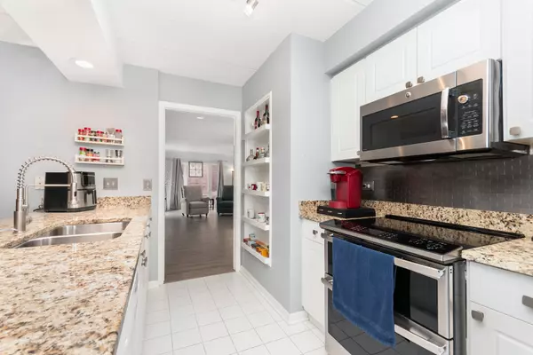Evanston, IL 60202,811 Chicago AVE #606