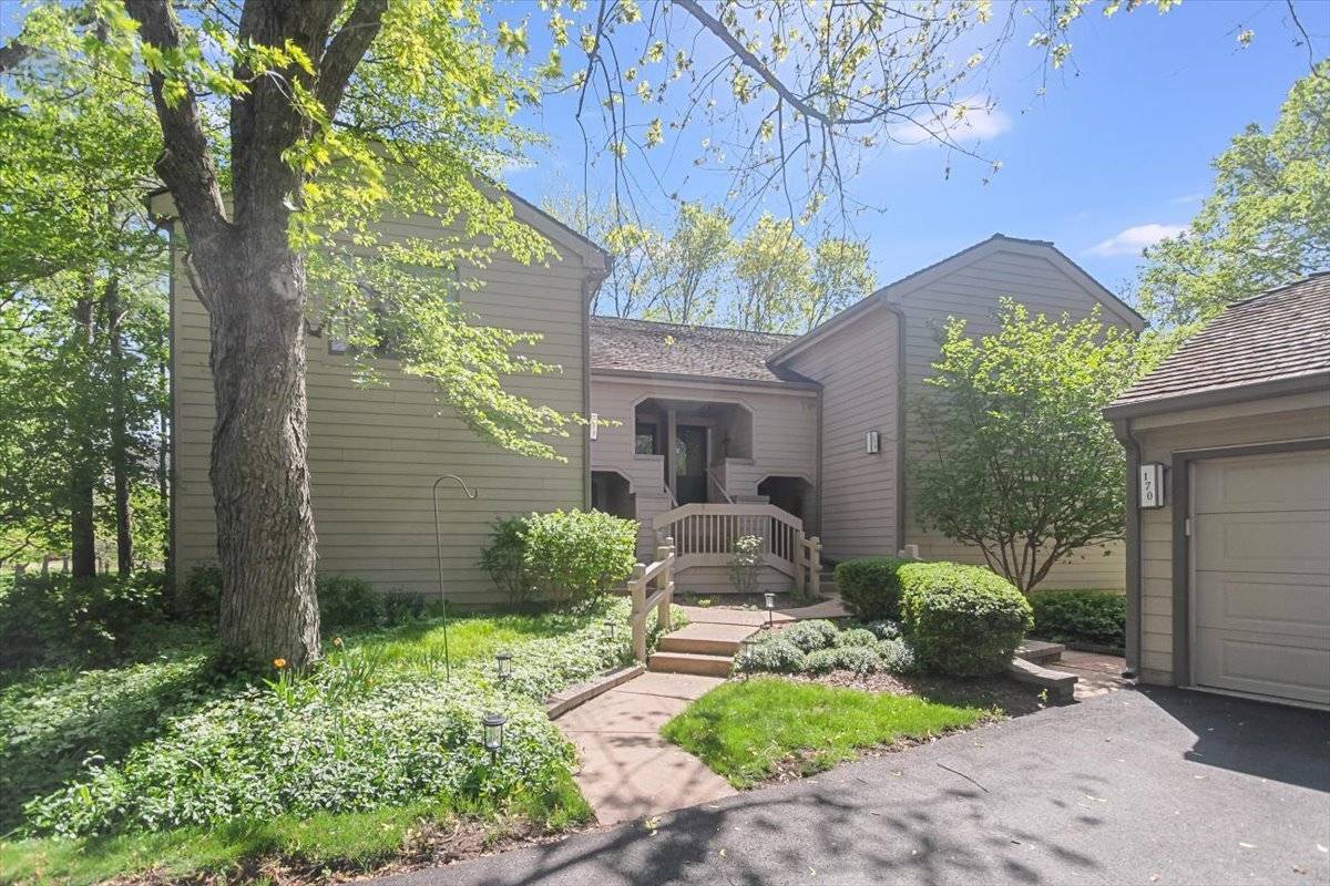 170A Timber Ridge LN #A, Lake Barrington, IL 60010