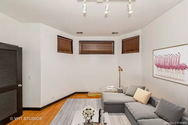 Chicago, IL 60653,834 E 45th ST