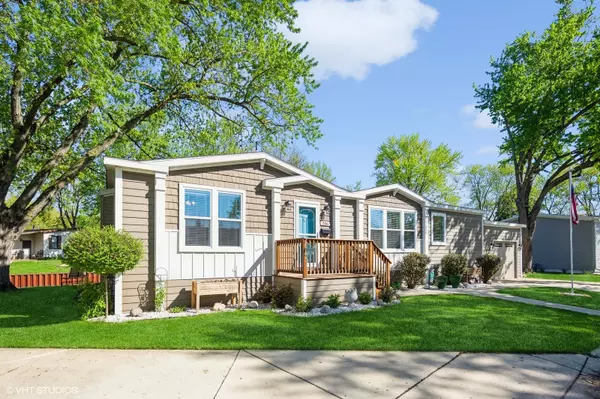 206 Big Peninsula RD, Elgin, IL 60123