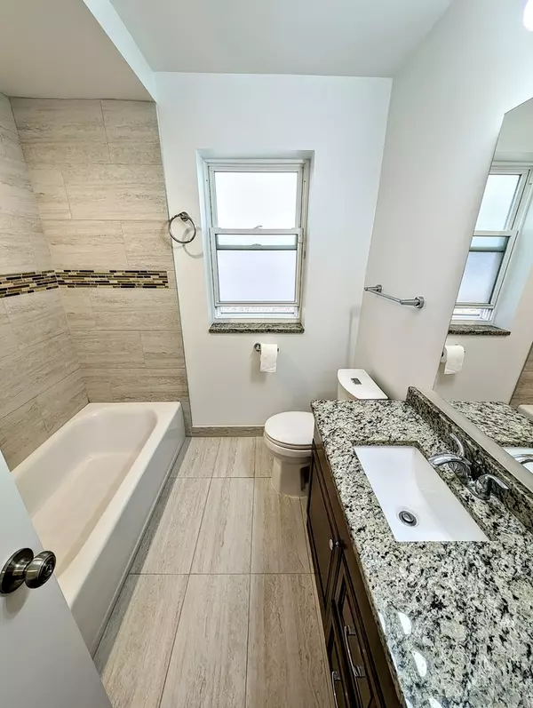 North Riverside, IL 60546,2311 Park AVE