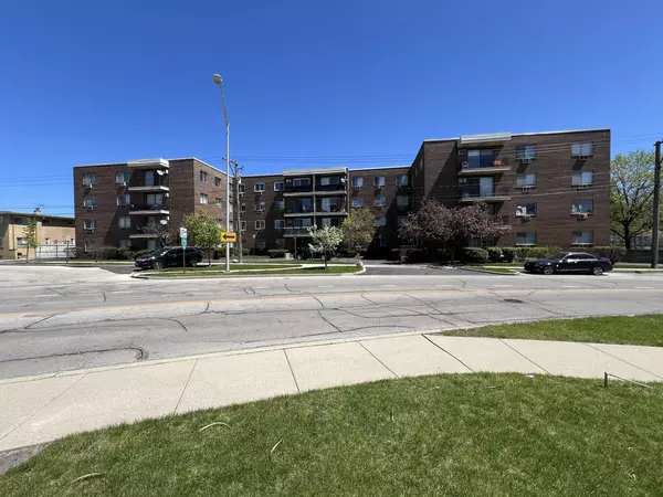 9445 Kenton AVE #108, Skokie, IL 60076