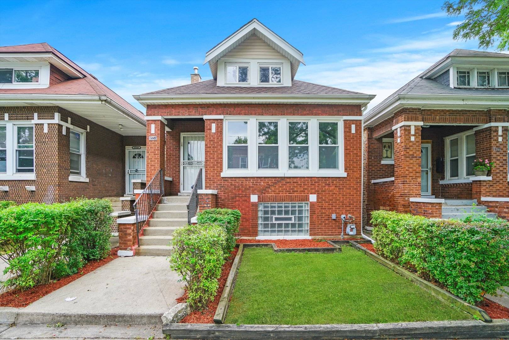 8551 S CARPENTER ST, Chicago, IL 60620