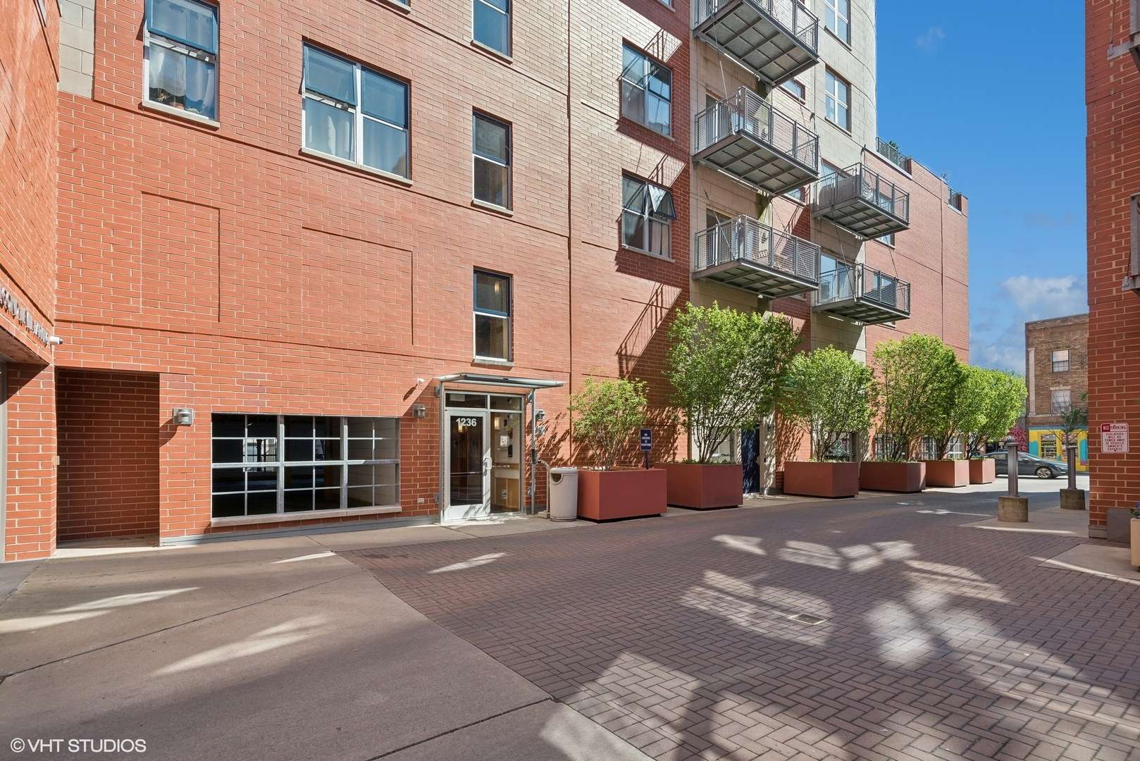 1236 Chicago AVE #705, Evanston, IL 60202