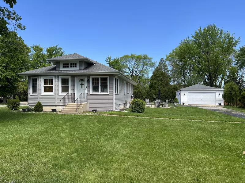 1000 E Thomas ST, Arlington Heights, IL 60004