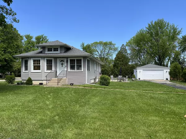 1000 E Thomas ST, Arlington Heights, IL 60004