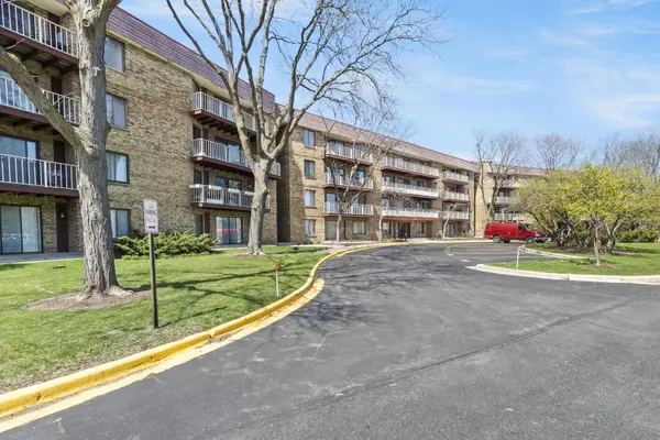 5400 Astor LN #307, Rolling Meadows, IL 60008